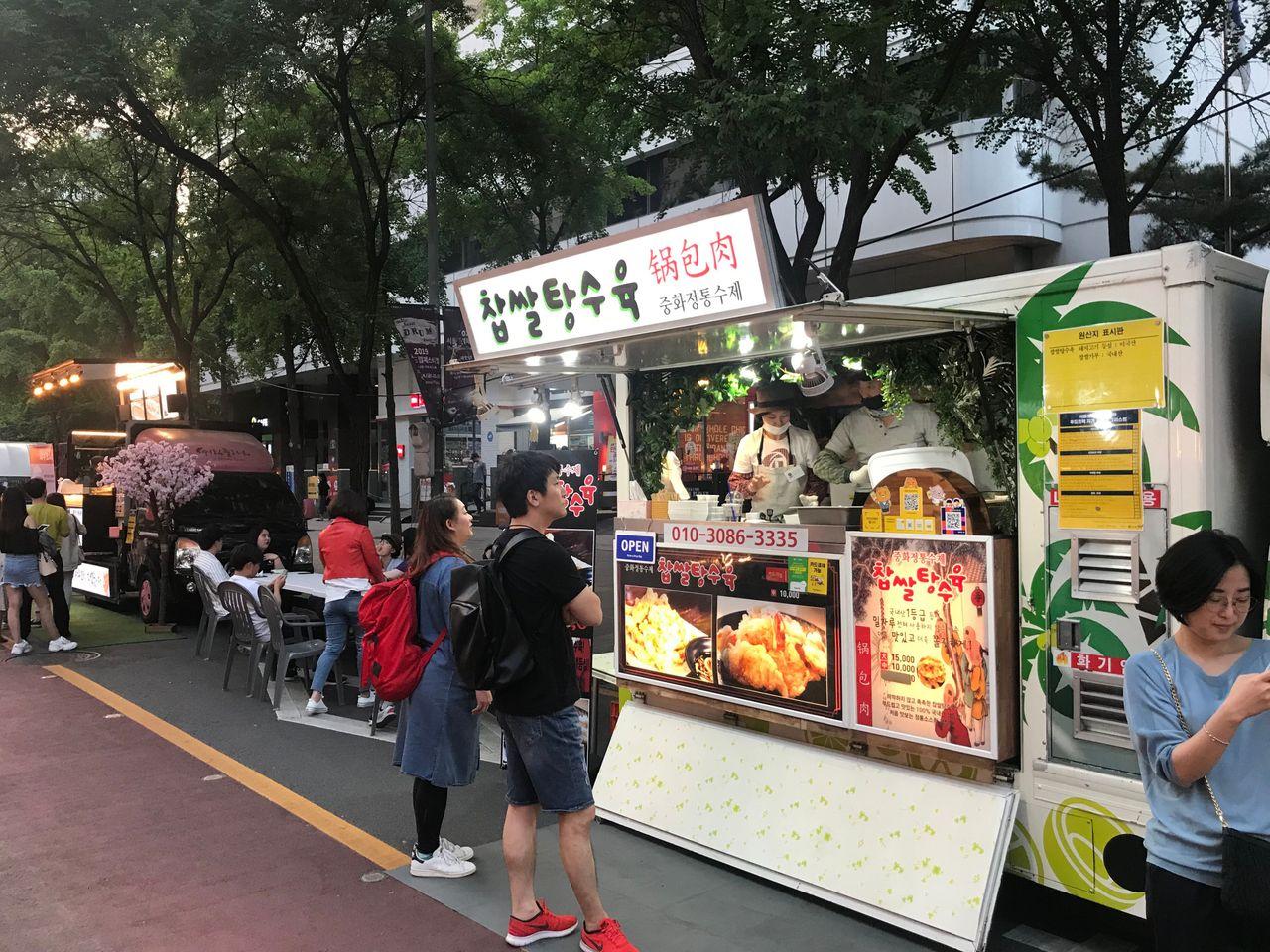 【คยองชองกเยชอน เกาหลี】ตะลุยตลาดนัดกลางคืนที่คลองชองกเยชอน 2025! เดินเลียบคลองชองกเยชอนสวย ๆ และตะลุยตลาดนัดกลางคืนกัน!